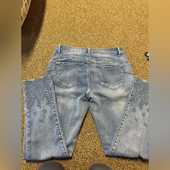 NWOT Onado Paris soft stretch jeans embellished w eyelets & rhinestones - Picture 2 of 11